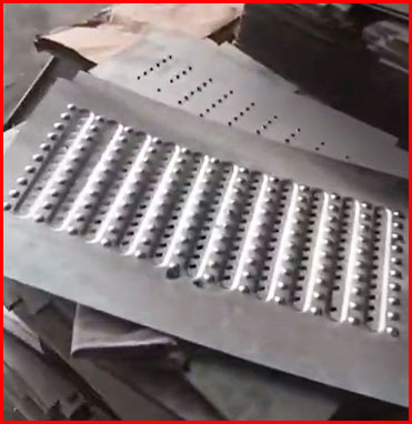 客户压制成型的不锈钢地沟盖板产品一次冲压成型